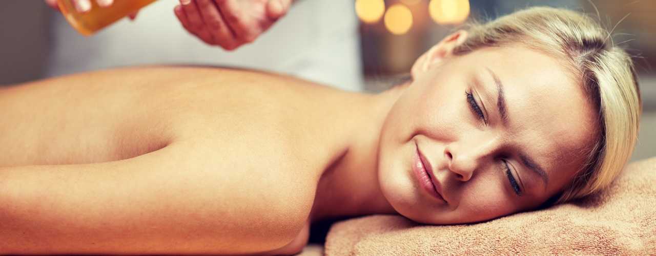 Ein Bisschen Mehr Während Der Massage Reicht Weit