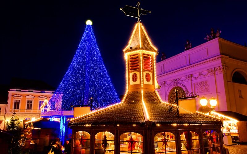 Der Potsdamer Weihnachtsmarkt lässt die Landeshauptstadt erstrahlen.