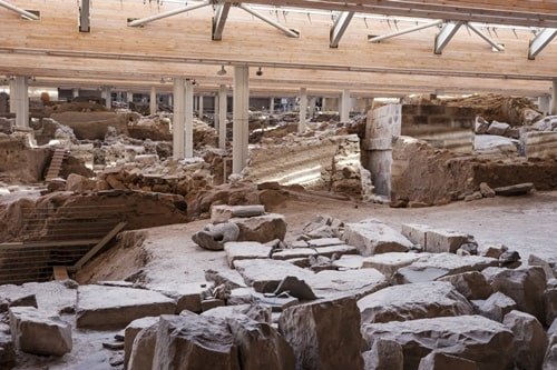 Ruinen in der archäologischen Stätte von Akrotiri