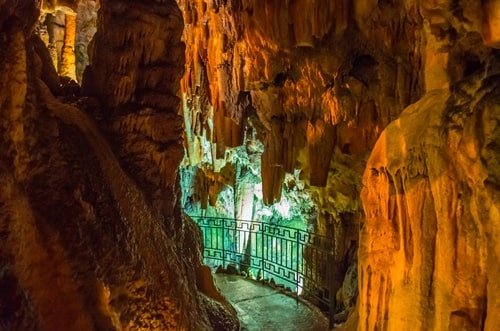 Tropfsteine in der Drogarati Höhle Kefalonia