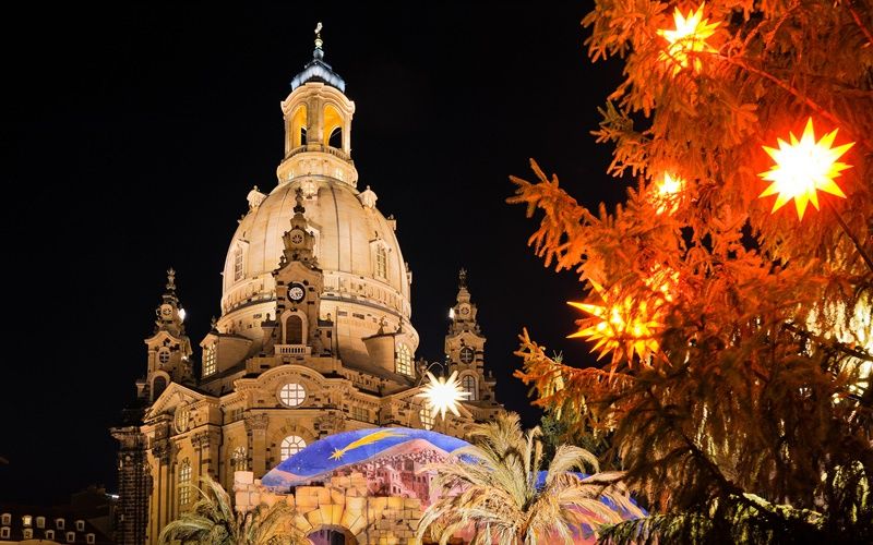 Der Weihnachtsmarkt an der Frauenkirche in Dresden.