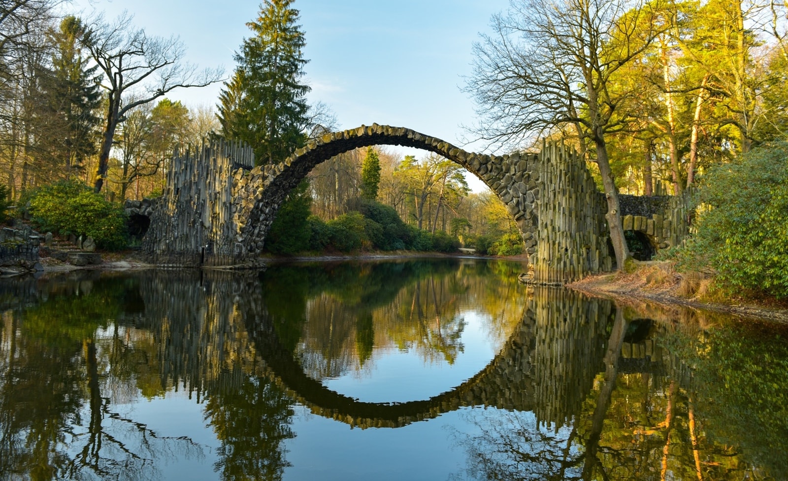 Brücke in einem Park