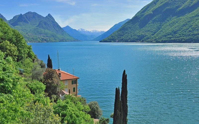 Die 14 schönsten Seen in Italien zum Baden (mit Karte)