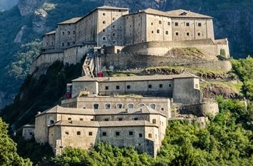 Italien Städte Aosta Fort Bard