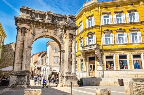 Städte Kroatien Pula Triumphbogen