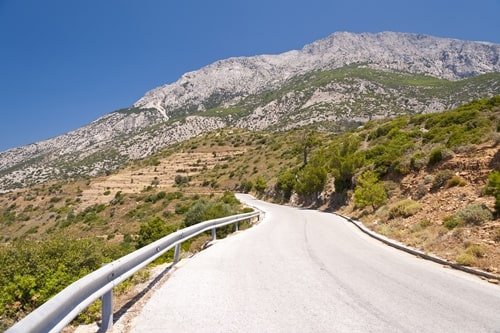 Asphaltierte Straße zum Berg Kerkis auf Samos