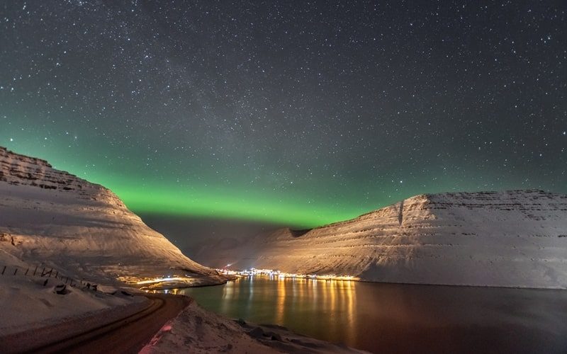 Nordlichter über Hvannasund Färöer Inseln