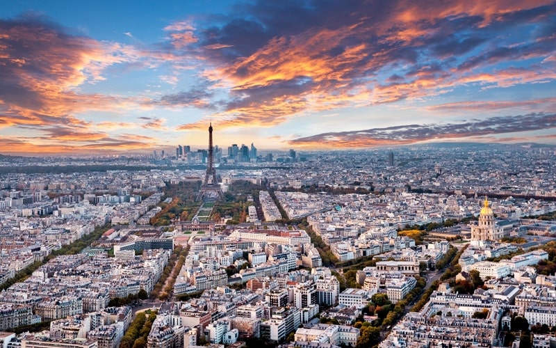 Aussicht auf den Eiffelturm und das Bankenviertel vom Tour Montparnasse