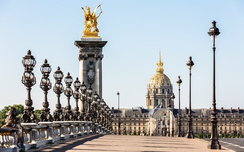 Brücke vor dem Hotel des Invalides Paris