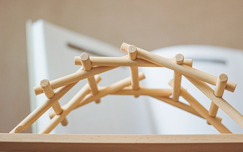 Leonardo-Brücke aus Holz.